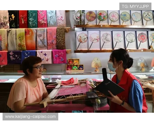 非遗元素在志愿者培训与服饰中得以呈现 提升了赛事服务的本土文化魅力